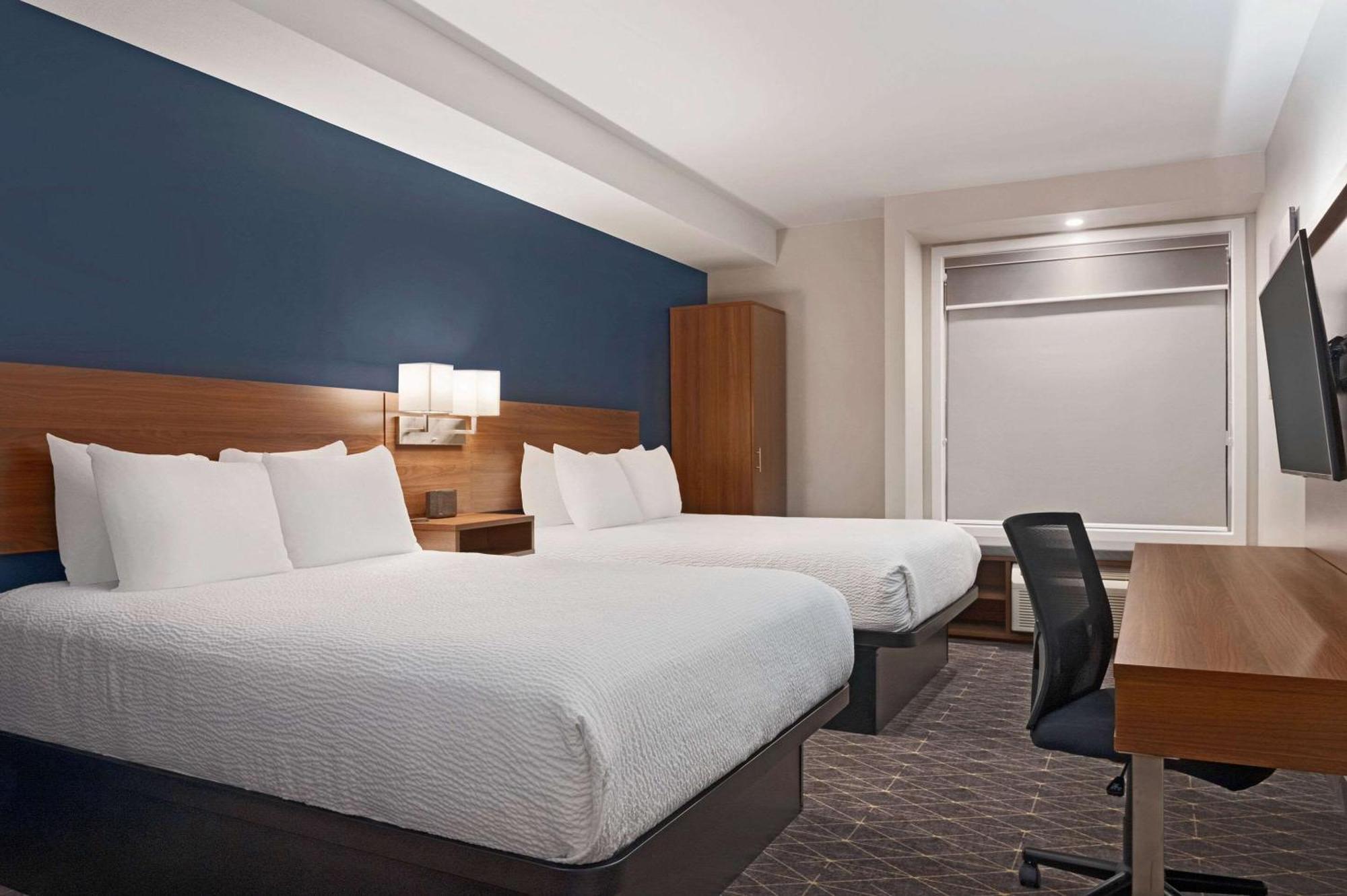 Park Inn By Radisson, Kelowna Exterior foto